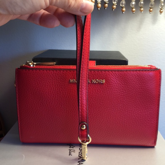 Flash Sale💥💥Michael Kors wallet/wristlet. Beautiful red!!!! Price firm - Picture 5 of 16